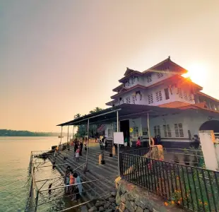Nanma Holidays & Tourism Boat Club Parassinikkadavu