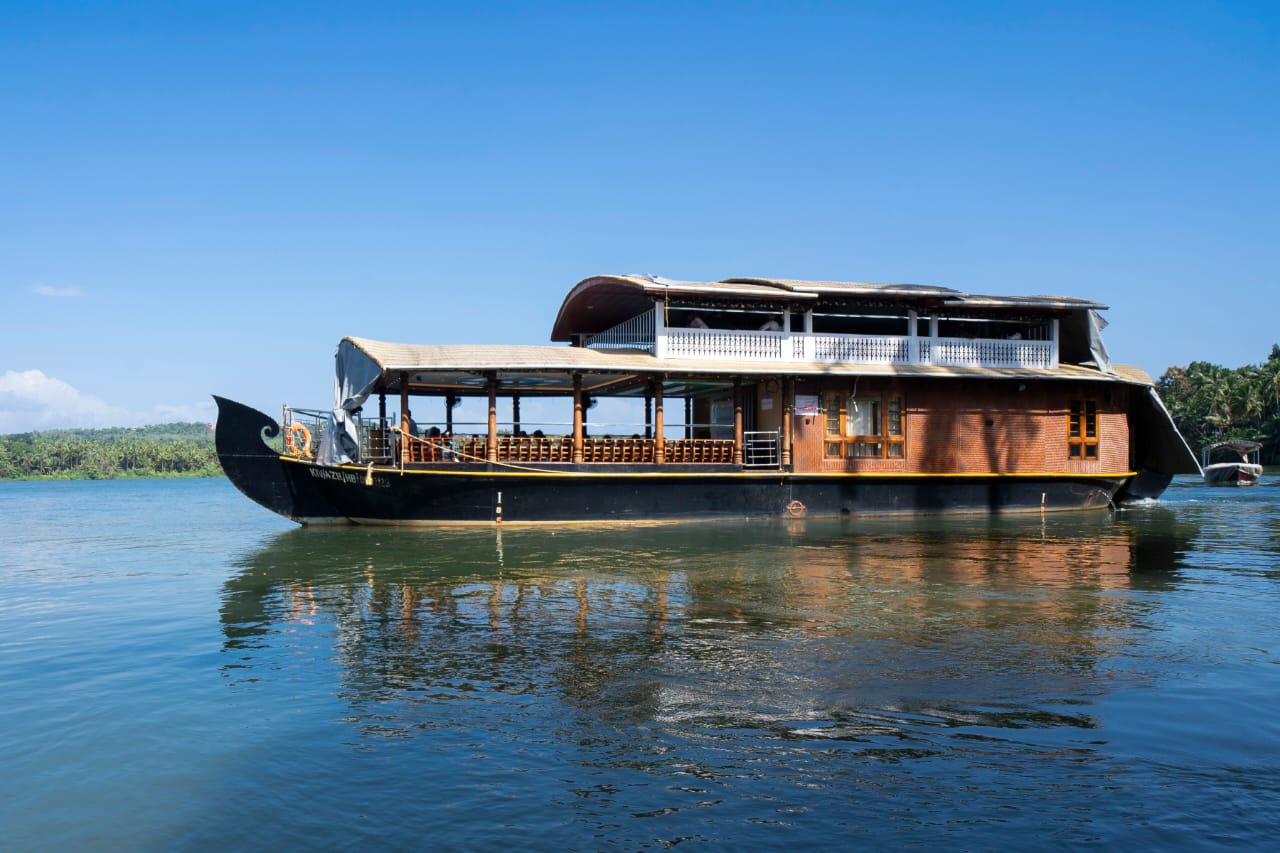 Nanma Holidays & Tourism Boat Club Parassinikkadavu